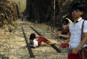 Pose on tracks